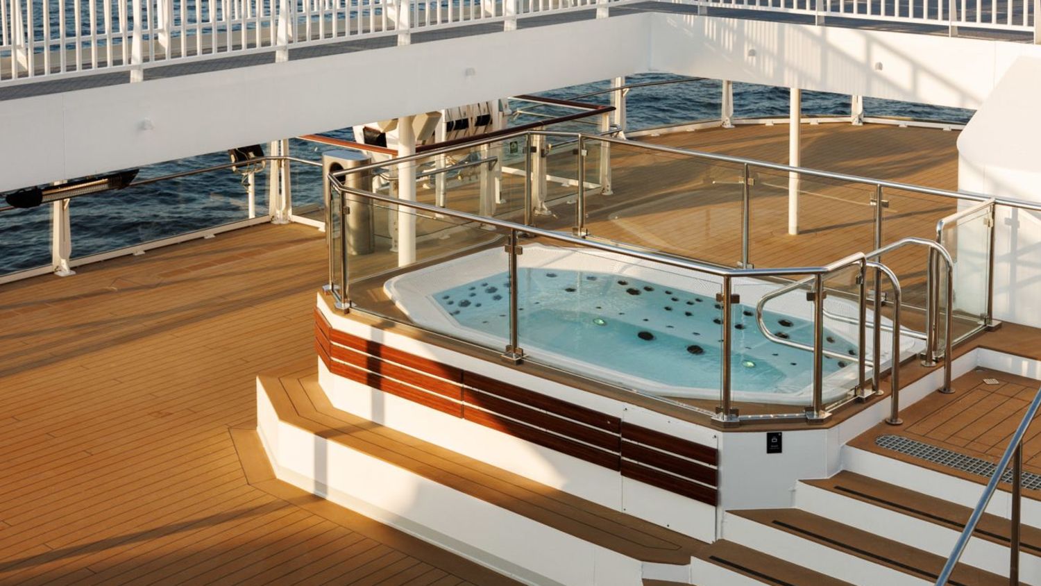 Rentoudu porealtaassa