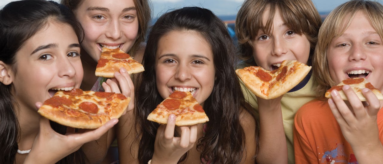 Pysähdy nauttimaan pizzasta altaalla