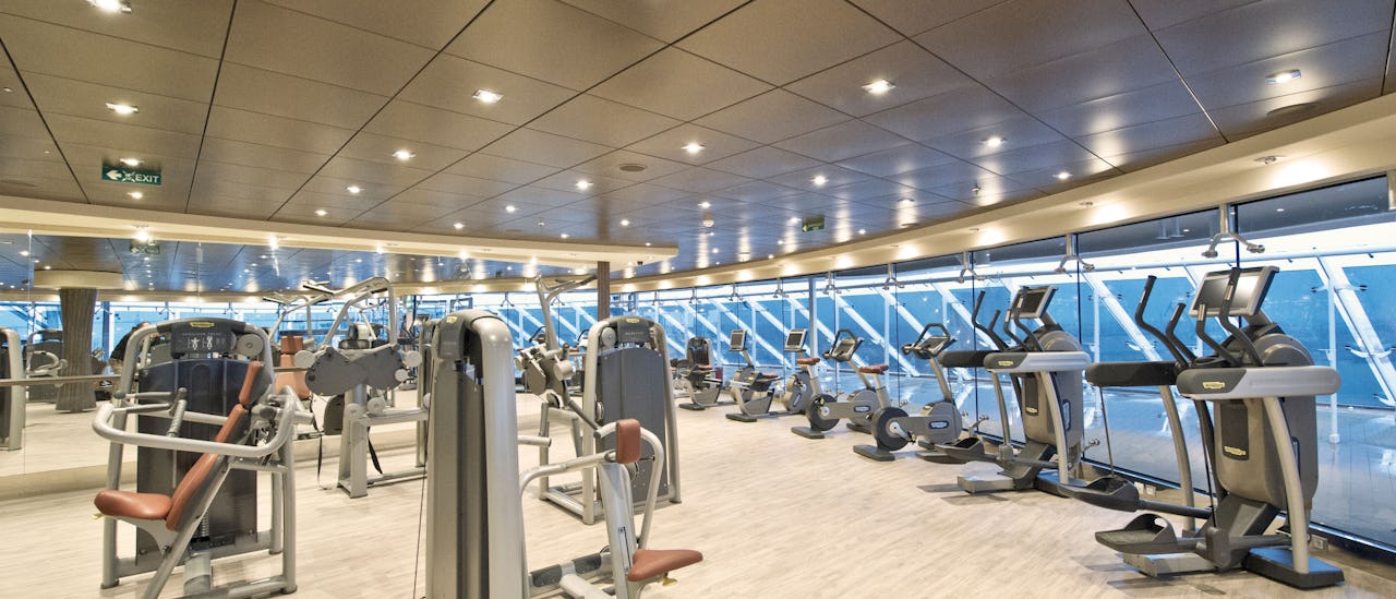 Treenaa merinäköalalla hyvin varustetulla kuntosalilla