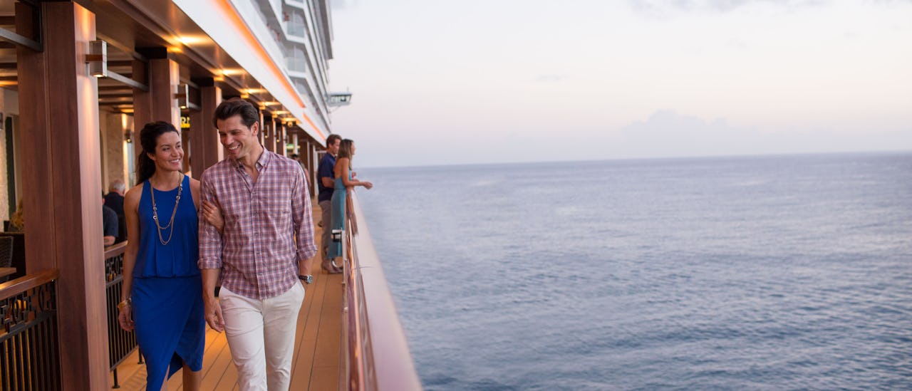 Vietä aikaa yhdessä Waterfrontin monista baareista ja terasseista