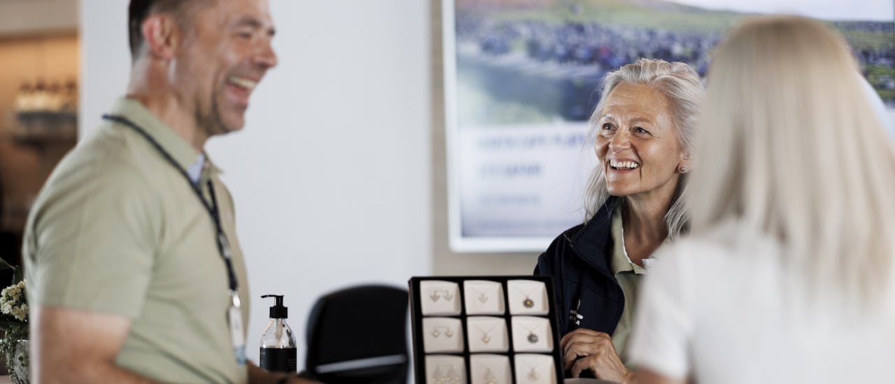 Löydä ainutlaatuisia vaatteita, kirjoja tai paikallisia erikoisuuksia kaupasta