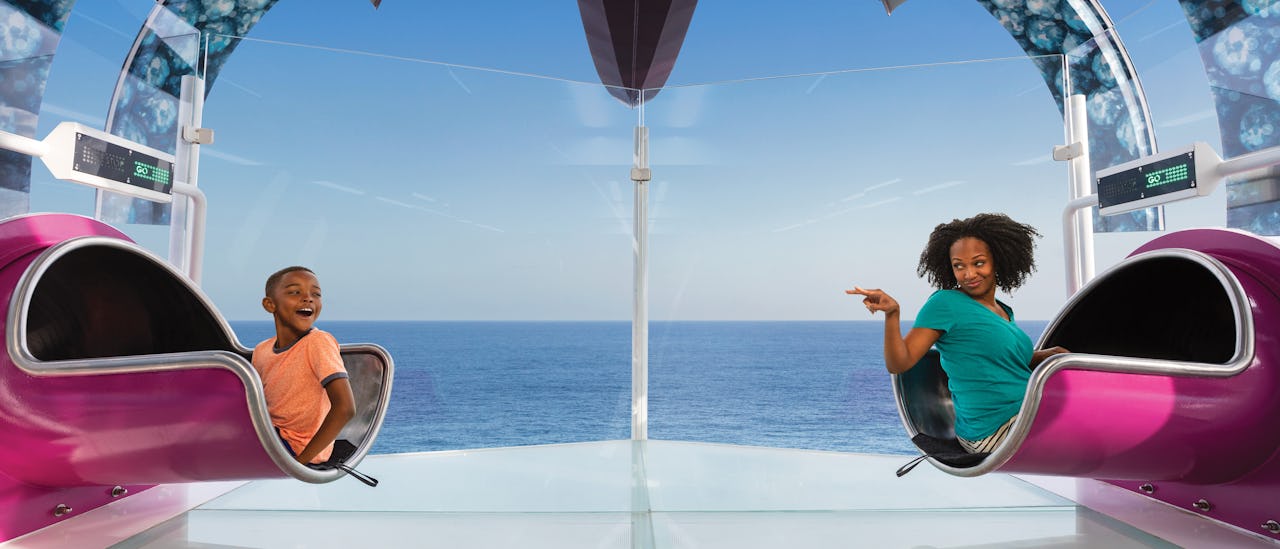 10 kantta laskeva Ultimate Abyss -liukumäki