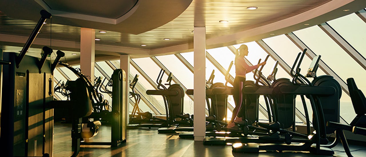 Treenaa merinäköalalla hyvin varustetulla kuntosalilla