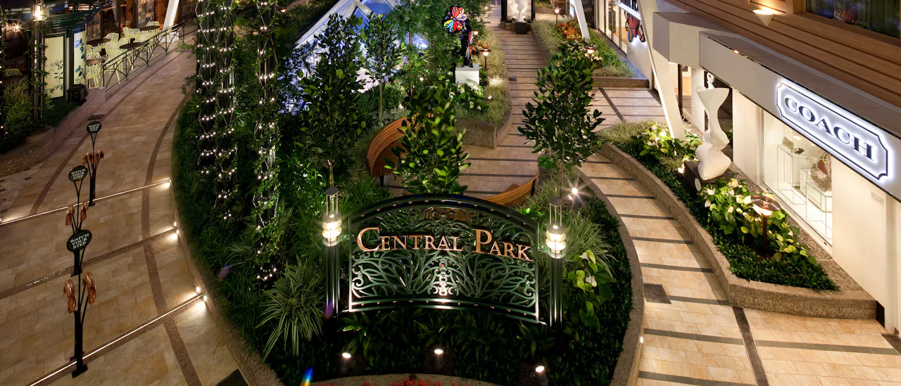 Käy kävelyllä "Central Park" -puistossa, jossa on yli 20 000 elävää kasvia.