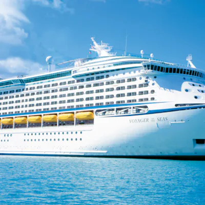 Voyager of the Seas risteilijä sivusta.