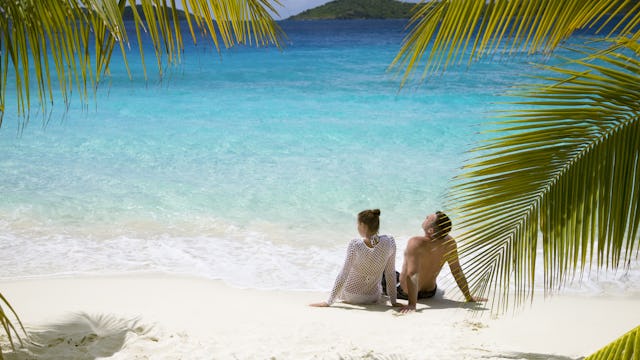 MSC pariskunta rannalla Karibialla.