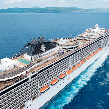 MSC Splendida merellä.