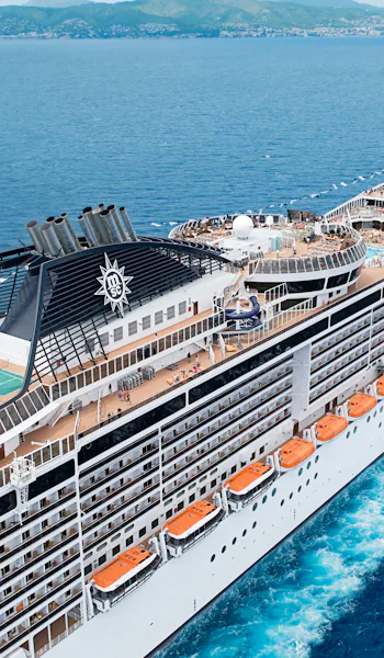 MSC Splendida merellä.