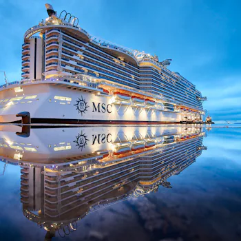 MSC Seaside illan hämärtyessä.