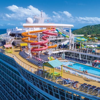 Royal Caribbean Oasis of the Seas lähikuva kannesta.