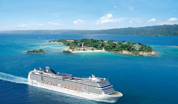 MSC Cruises laiva merellä.