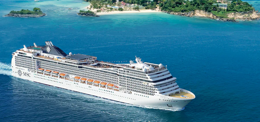 MSC Cruises laiva merellä.