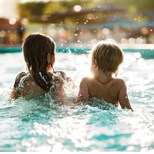 Rantalentopalloa, vesipooloa, minidisko ja biljardia